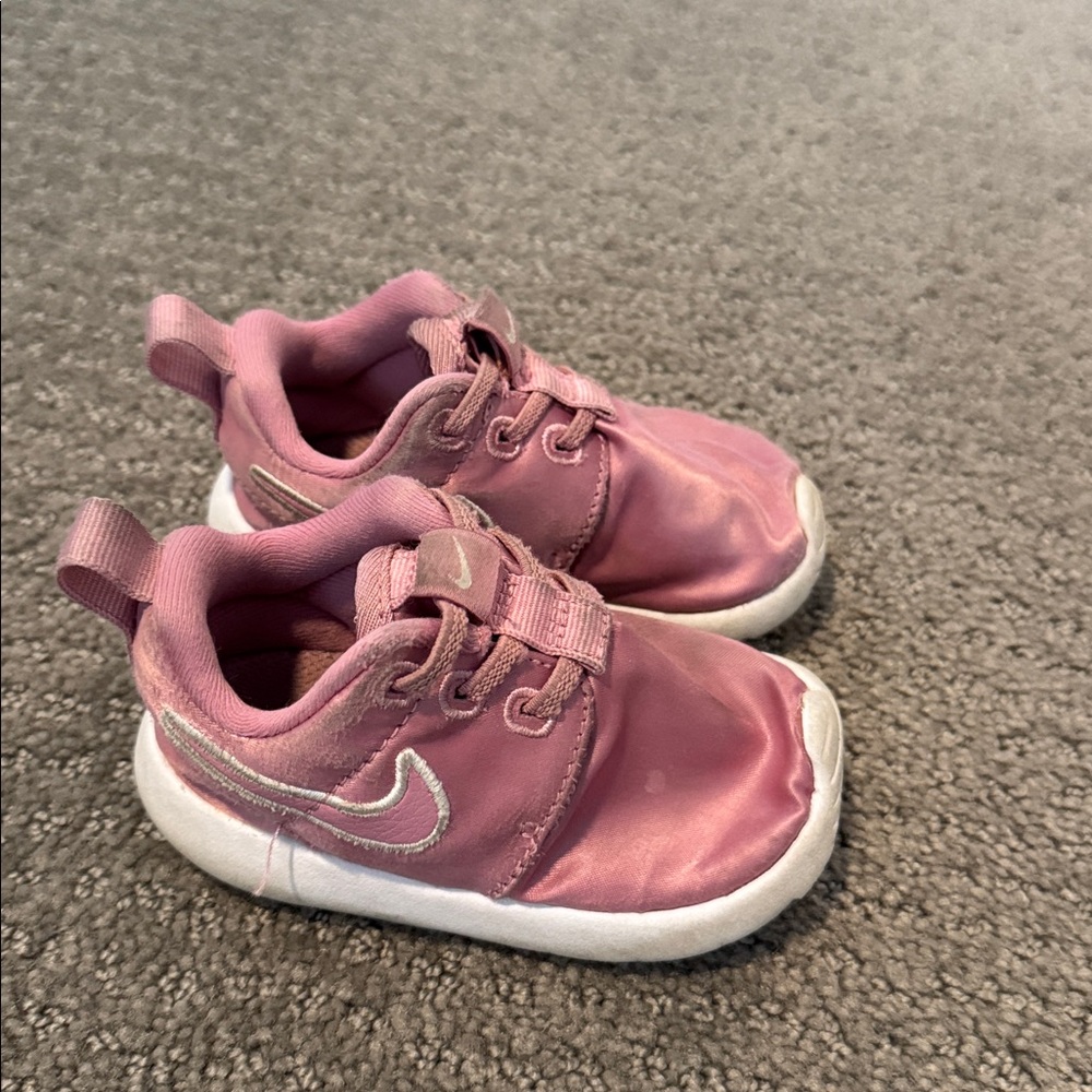 Nike Toddler Sneakers in Soft Pink